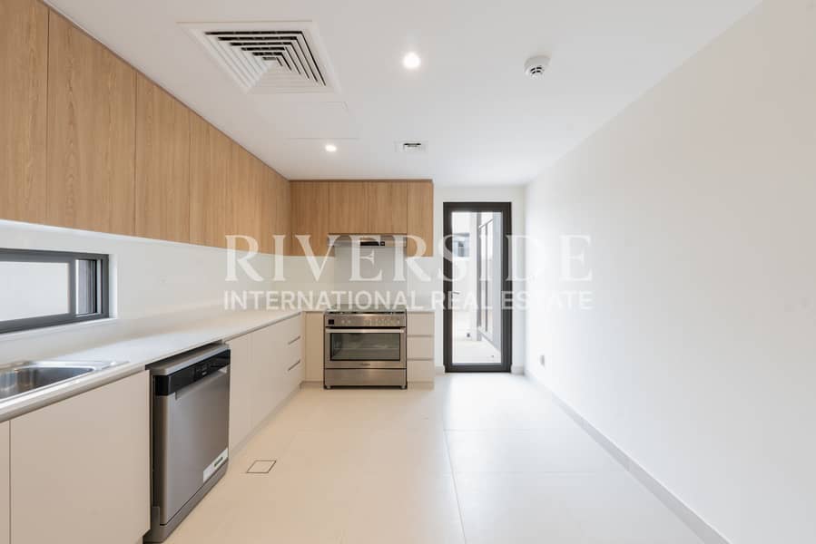 Single Row | Beachfront backing | Vacant | Semi Detached