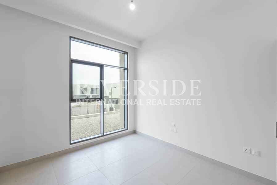 Single Row | Beachfront backing | Vacant | Semi Detached - Image 16