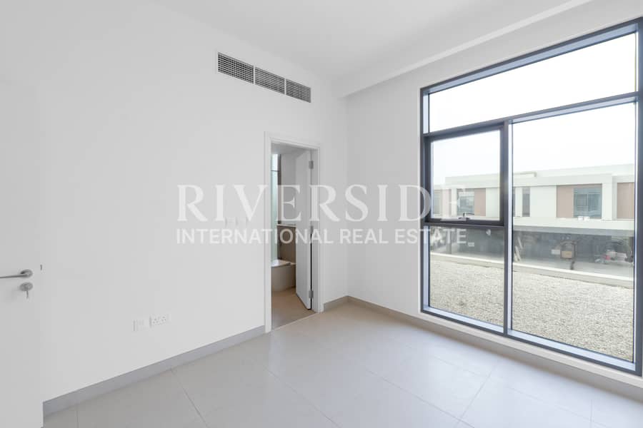 Single Row | Beachfront backing | Vacant | Semi Detached - Image 18