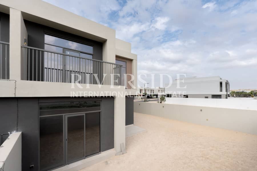 Single Row | Beachfront backing | Vacant | Semi Detached - Image 24