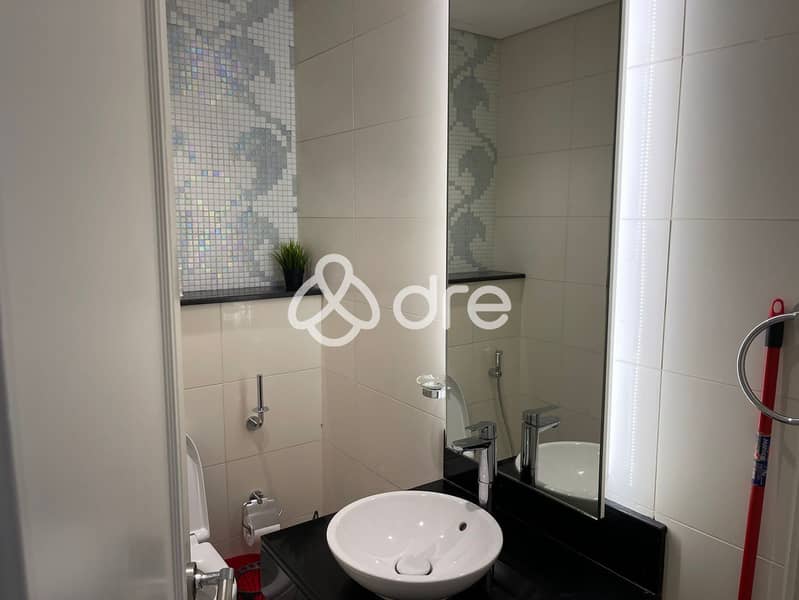 Fully Furnished I Luxury Living I Well Maintained - Image 11