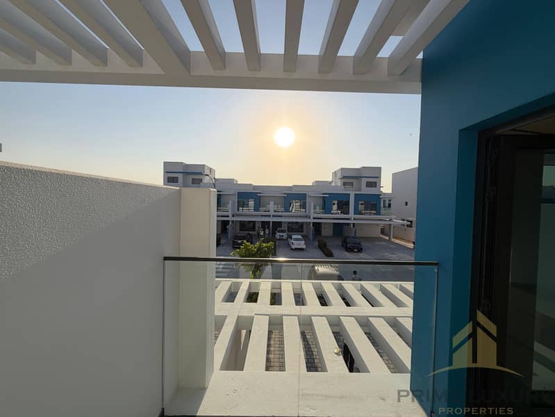 Close to Park-Central Hub | Brand New | Vacant