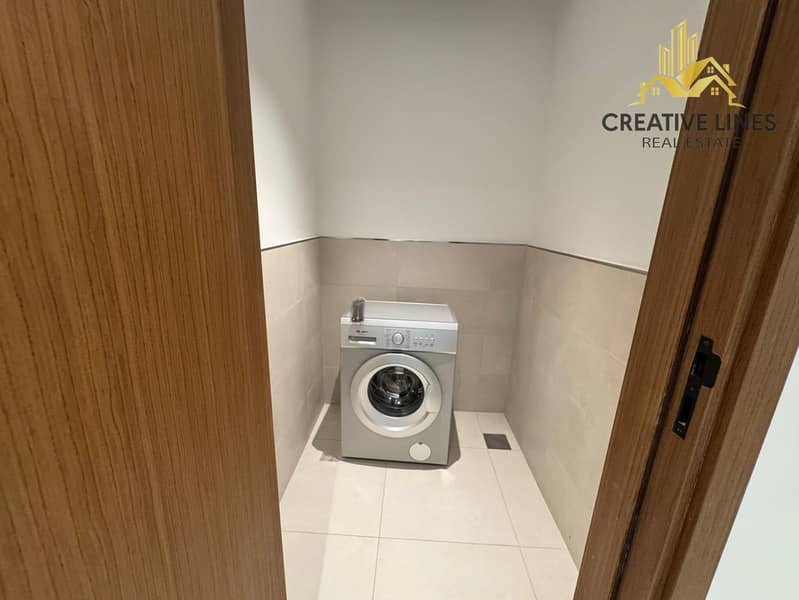 Biggest layout | Luxurious furniture | 3BR Fully Burj Khalifa view - Image 15