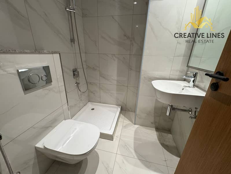 Biggest layout | Luxurious furniture | 3BR Fully Burj Khalifa view - Image 18