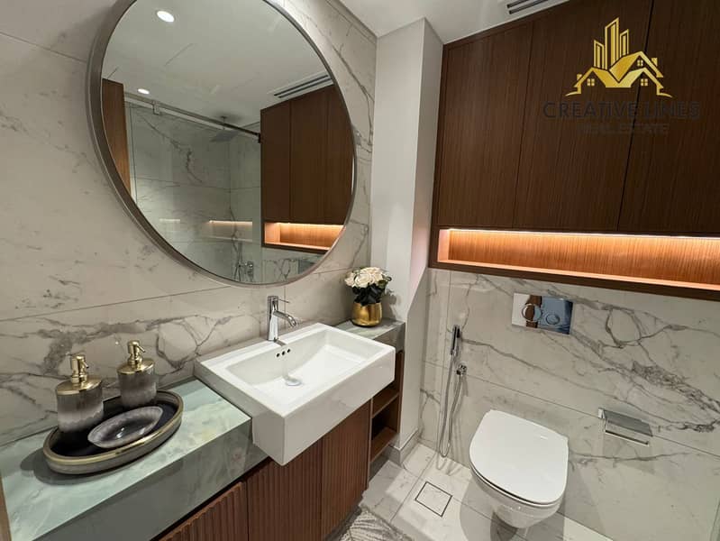 Biggest layout | Luxurious furniture | 3BR Fully Burj Khalifa view - Image 19