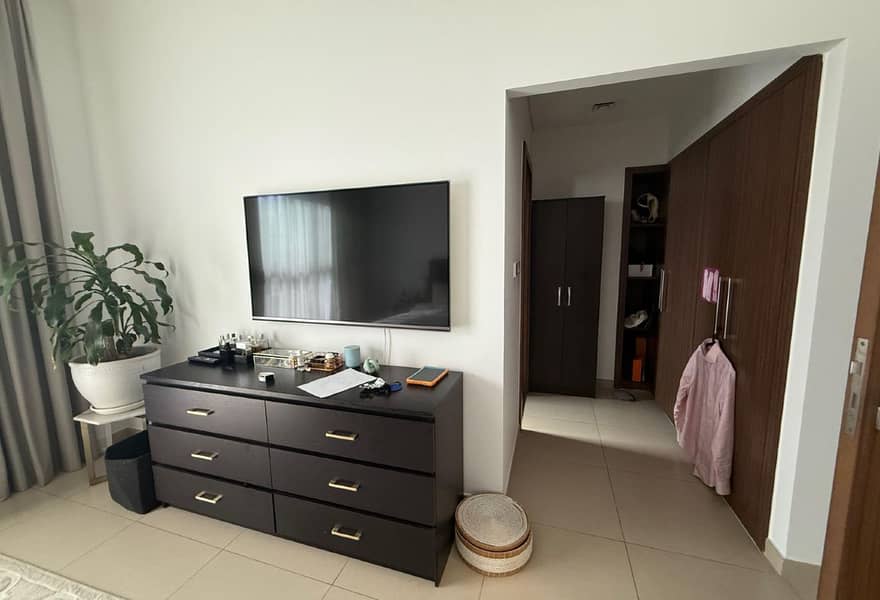 Luxury Type A 3-Bedrooms| Vacant | Prime Location - Image 8