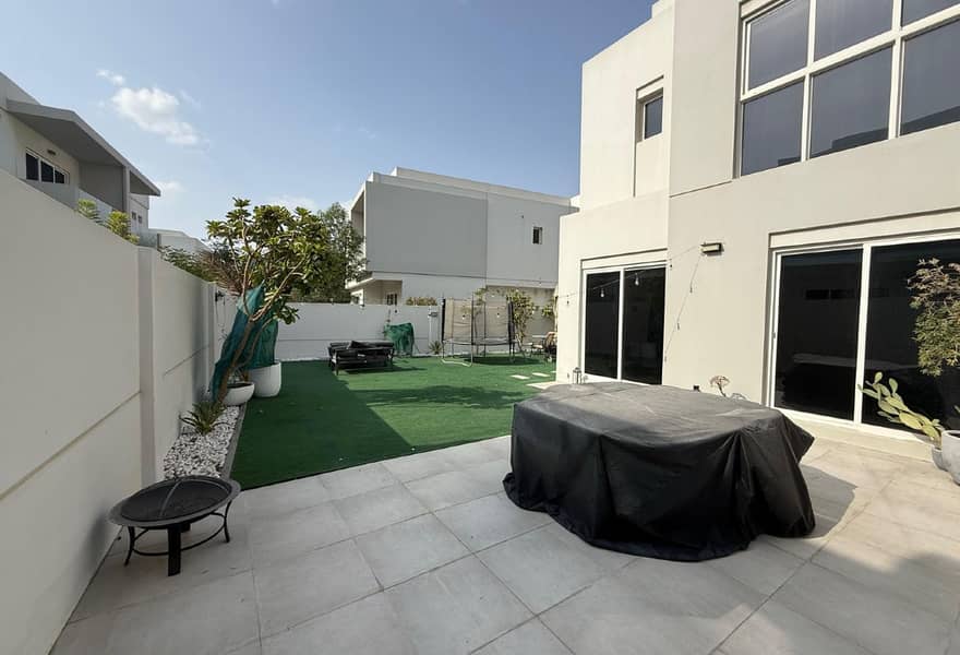 Luxury Type A 3-Bedrooms| Vacant | Prime Location - Image 10