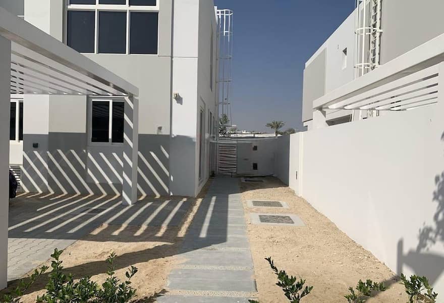 Luxury Type A 3-Bedrooms| Vacant | Prime Location - Image 11