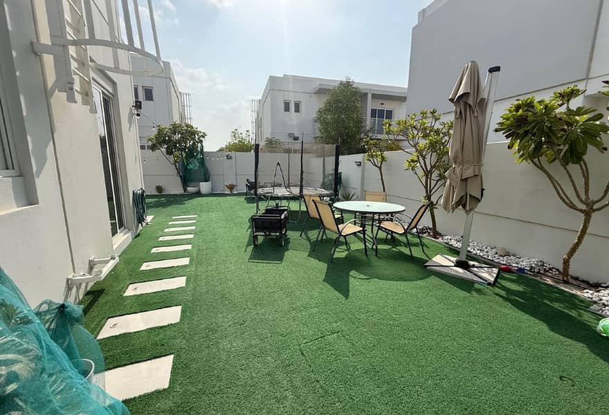 Luxury Type A 3-Bedrooms| Vacant | Prime Location - Image 13