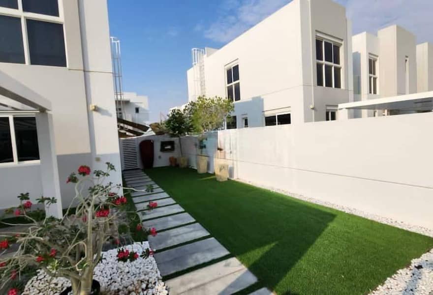 Luxury Type A 3-Bedrooms| Vacant | Prime Location - Image 14