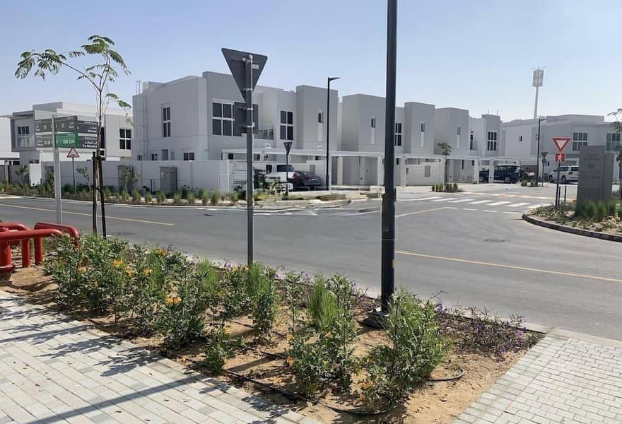 Luxury Type A 3-Bedrooms| Vacant | Prime Location - Image 16