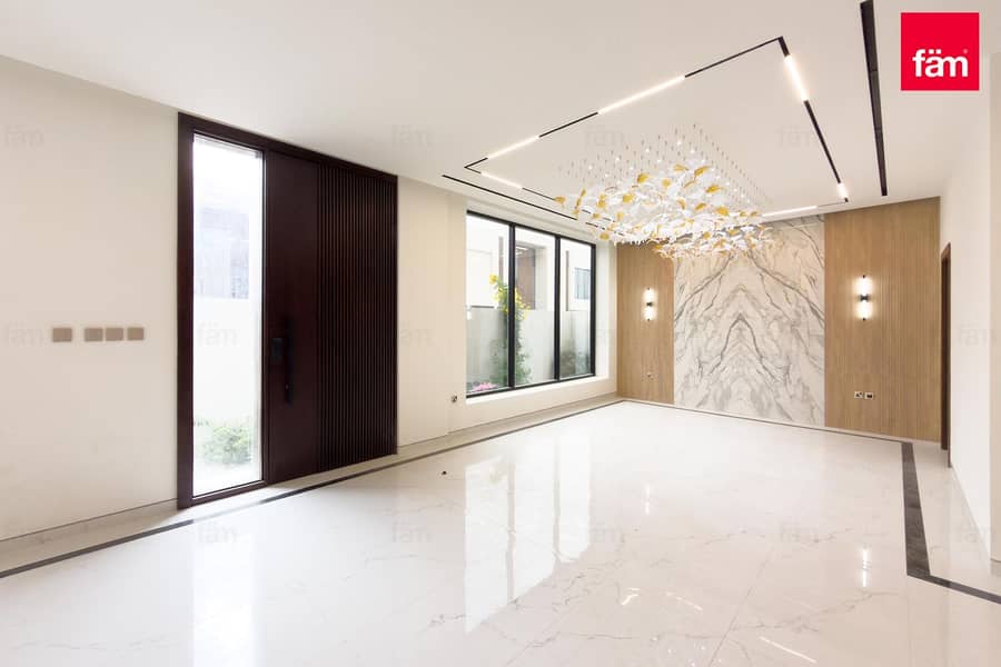 Custom Built | Modernized | Free Hold Corner