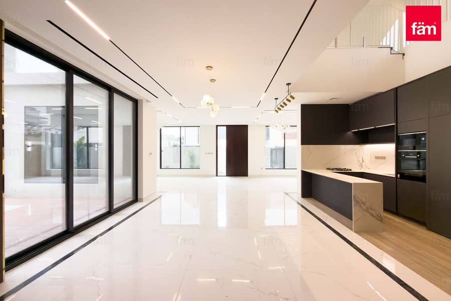 Custom Built | Modernized | Free Hold Corner