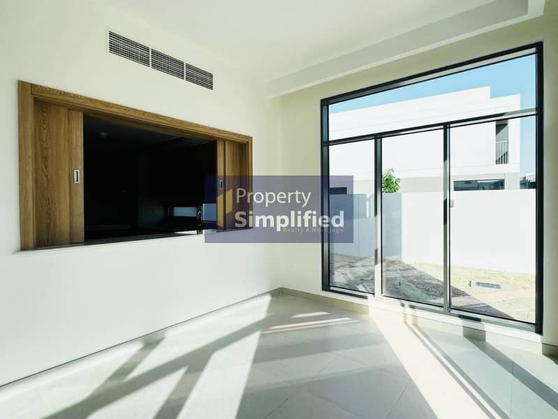 Semi-detached l Genuine Re-sale | | Rooftop Acces