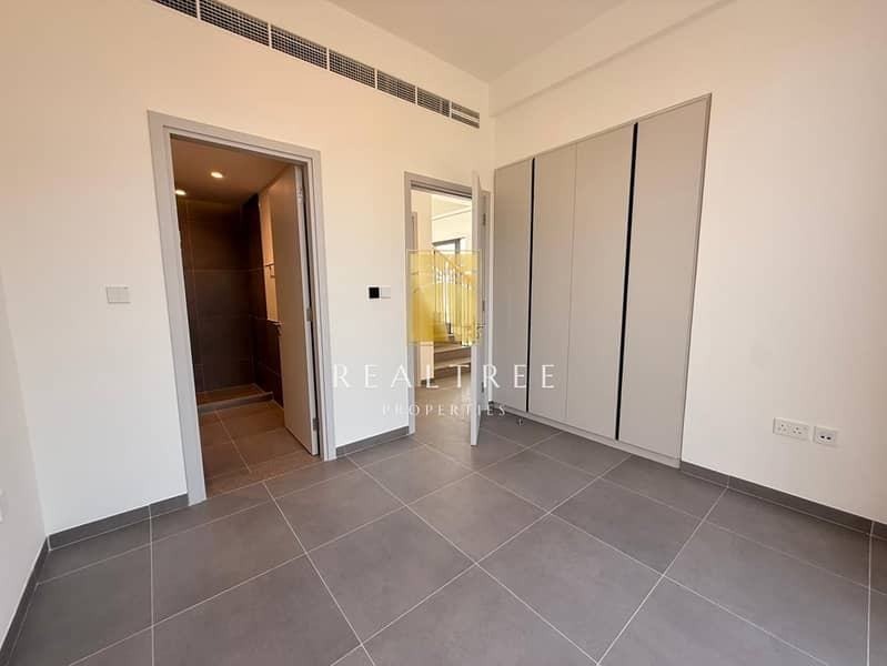 Modern 5-Bedroom Villa in Gated June Community - Image 6