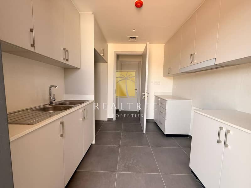 Modern 5-Bedroom Villa in Gated June Community - Image 8