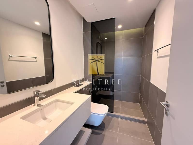 Modern 5-Bedroom Villa in Gated June Community - Image 12