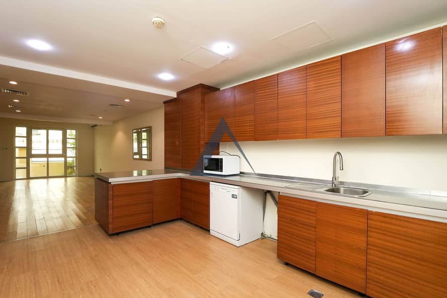 Spacious 4BR + Maid | Vacant | Prime Location - Image 6