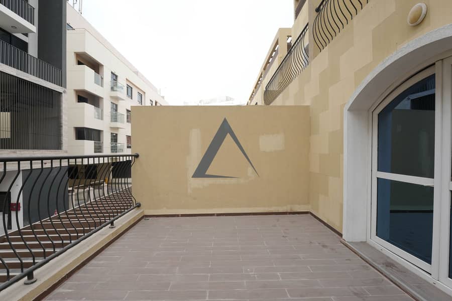 Spacious 4BR + Maid | Vacant | Prime Location - Image 29