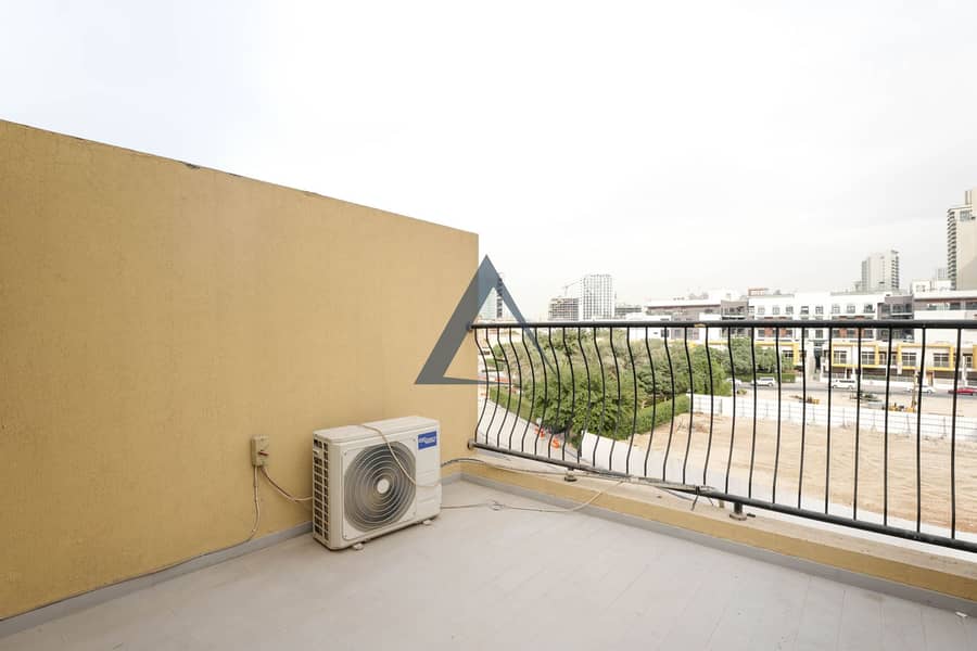 Spacious 4BR + Maid | Vacant | Prime Location - Image 32