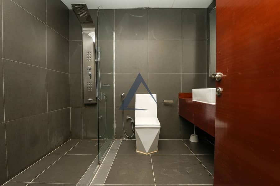 Spacious 4BR + Maid | Vacant | Prime Location - Image 35