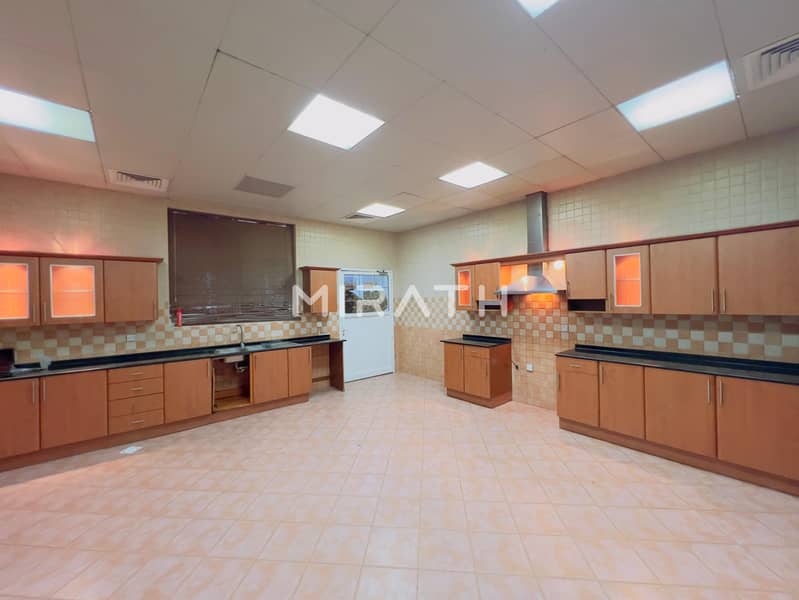 Luxurious 5BR Villa with Private Pool and Garden - Image 8