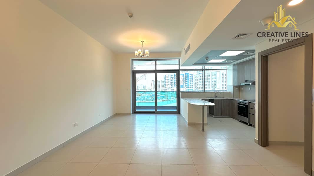 SPACIOUS MODREN LAYOUT 1ST YEAR FREE CHILLER