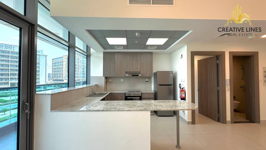 SPACIOUS MODREN LAYOUT 1ST YEAR FREE CHILLER