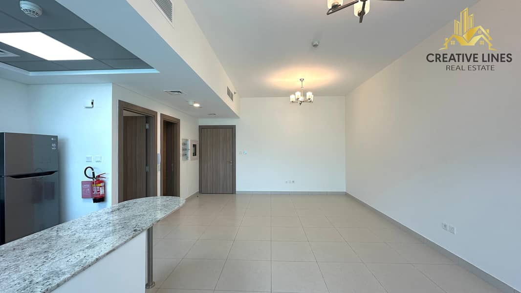 SPACIOUS MODREN LAYOUT 1ST YEAR FREE CHILLER