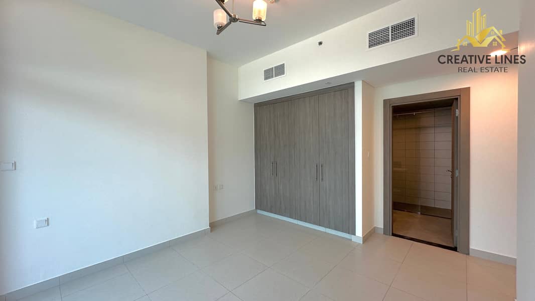 SPACIOUS MODREN LAYOUT 1ST YEAR FREE CHILLER