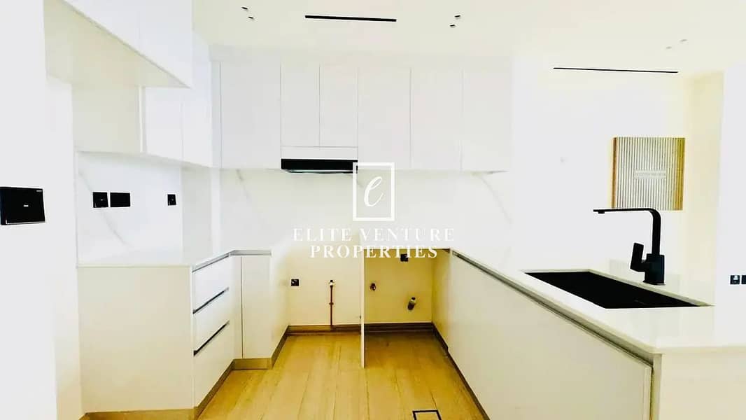 VACANT | READY TO MOVE IN | GREAT INVESTMENT | FULLY FURNISHED - Image 6