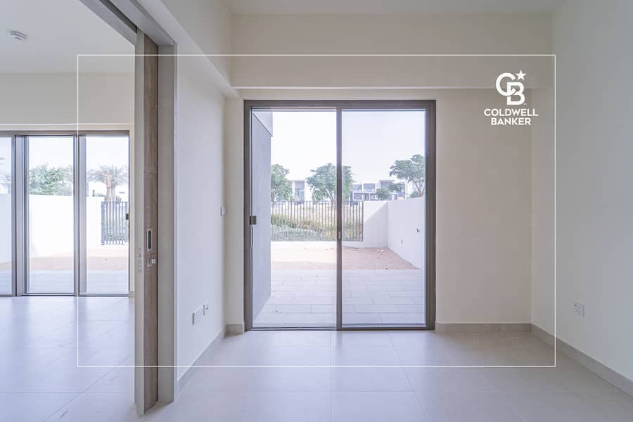 Near Yoga Deck | Single Row | Corner Unit