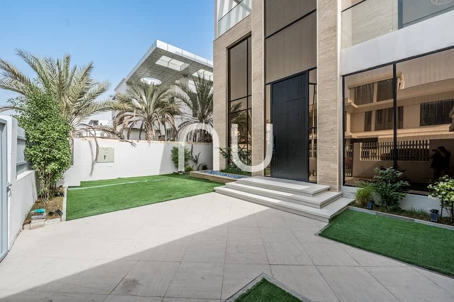 Area Specialist | Custom Built 6BR Villa | Modern