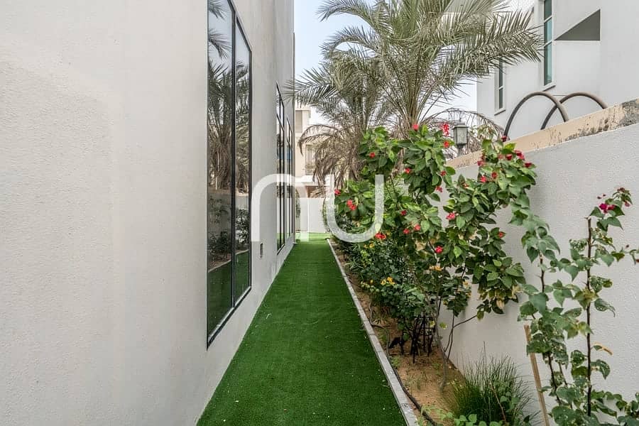 Area Specialist | Custom Built 6BR Villa | Modern - Image 6