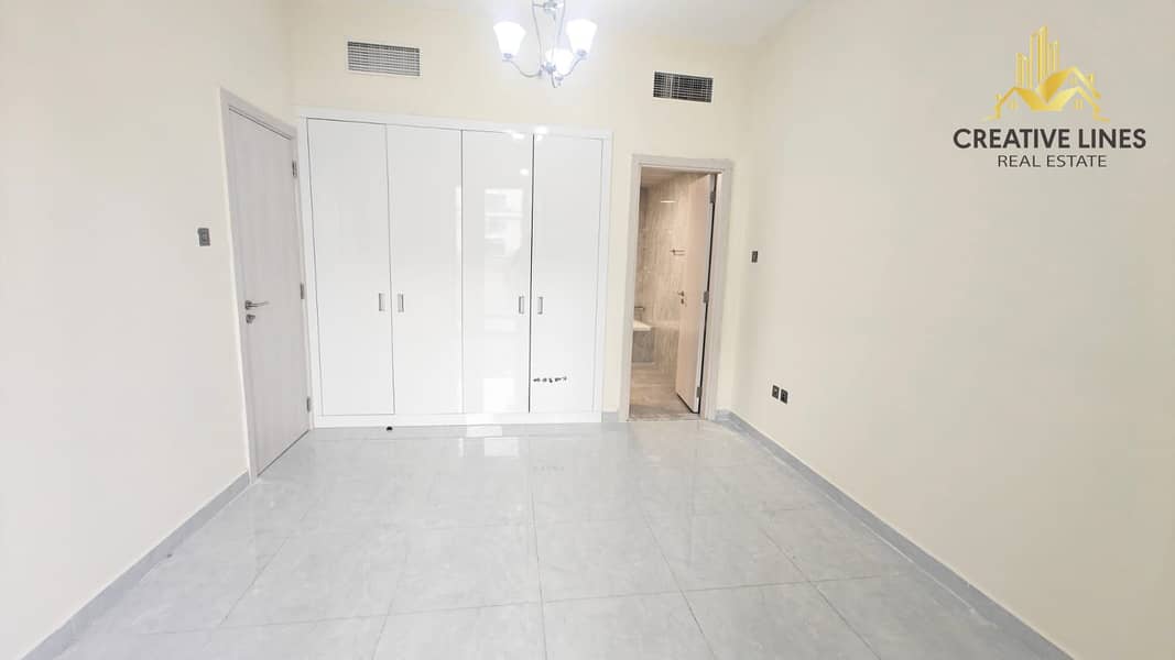 GAS FREE//READY TO MOVE IN//SPACIOUS 1-BHK+DISHWASHER//NEXT TO BUS STOP