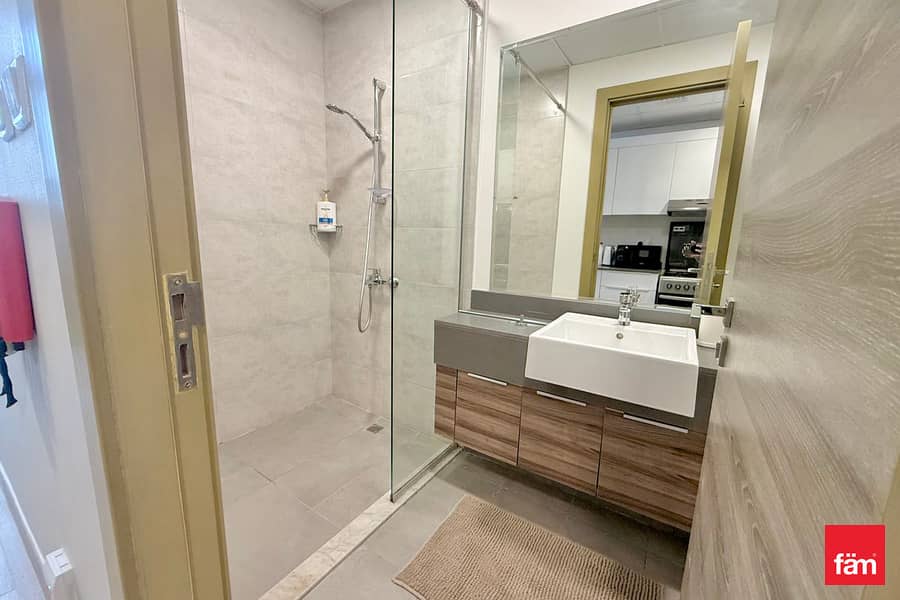 Vacant Marina Sky view Premium Fully Furnished - Image 7