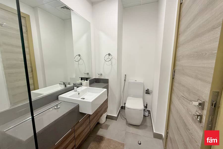 Vacant Marina Sky view Premium Fully Furnished - Image 8