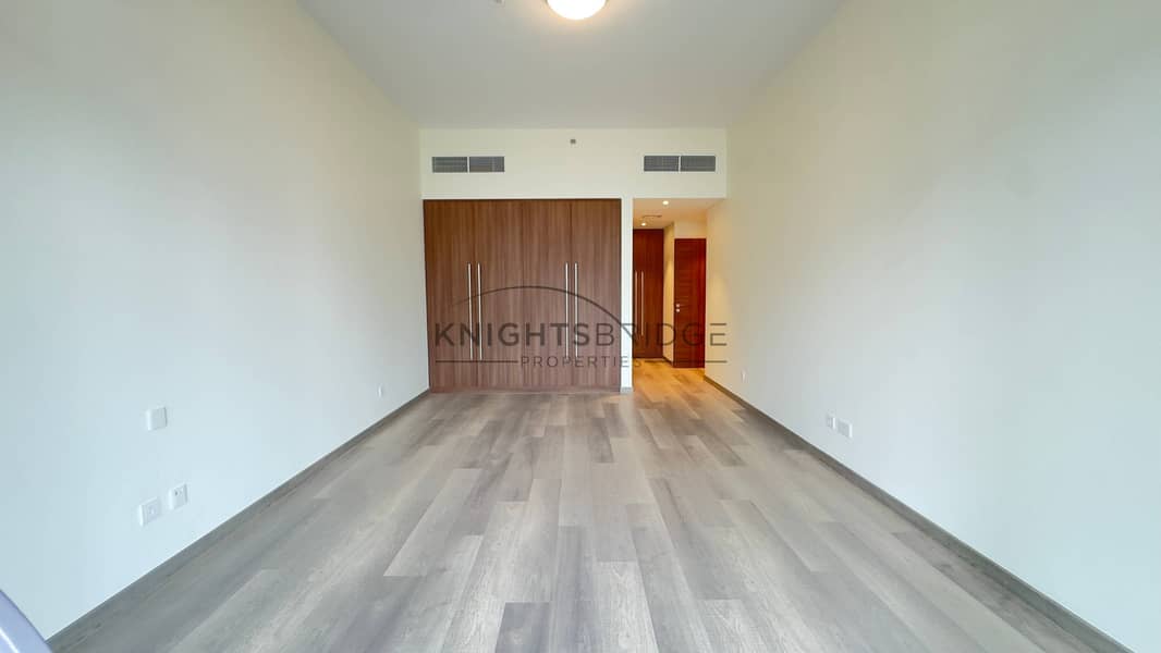 Spectacular Burj View | Spacious 2 B/R | Exclusive - Image 7