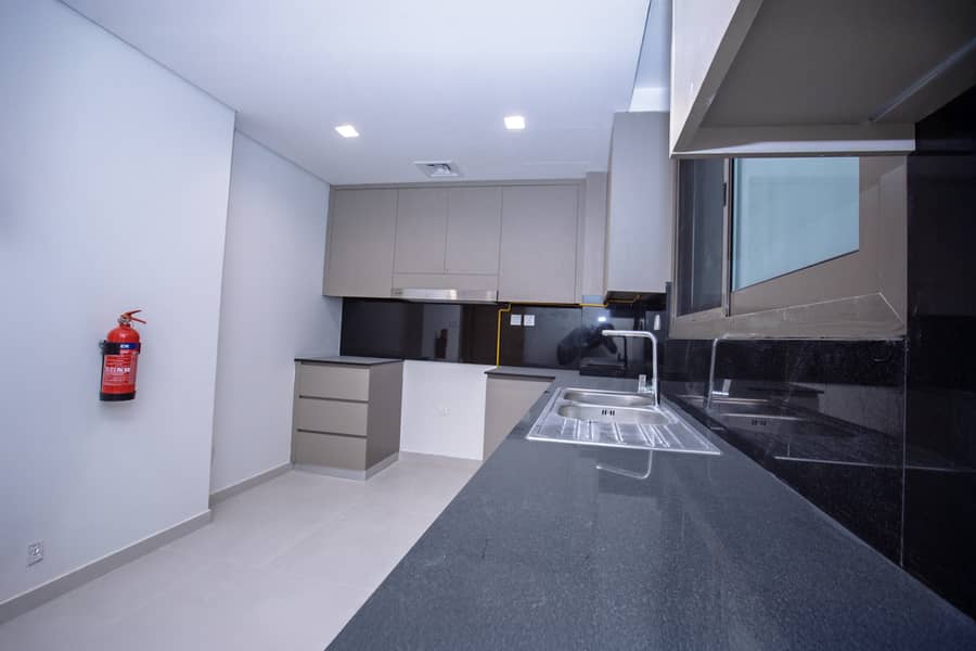 Spacious 3 BHK | 2 Balconies | Arjan - Image 14