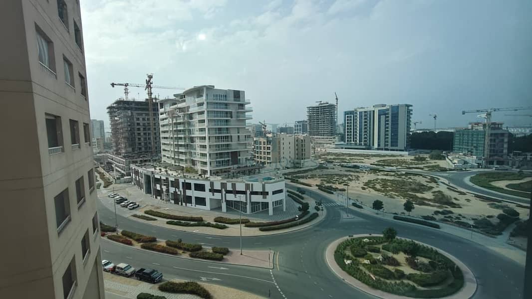 Spacious 1BR | Community View