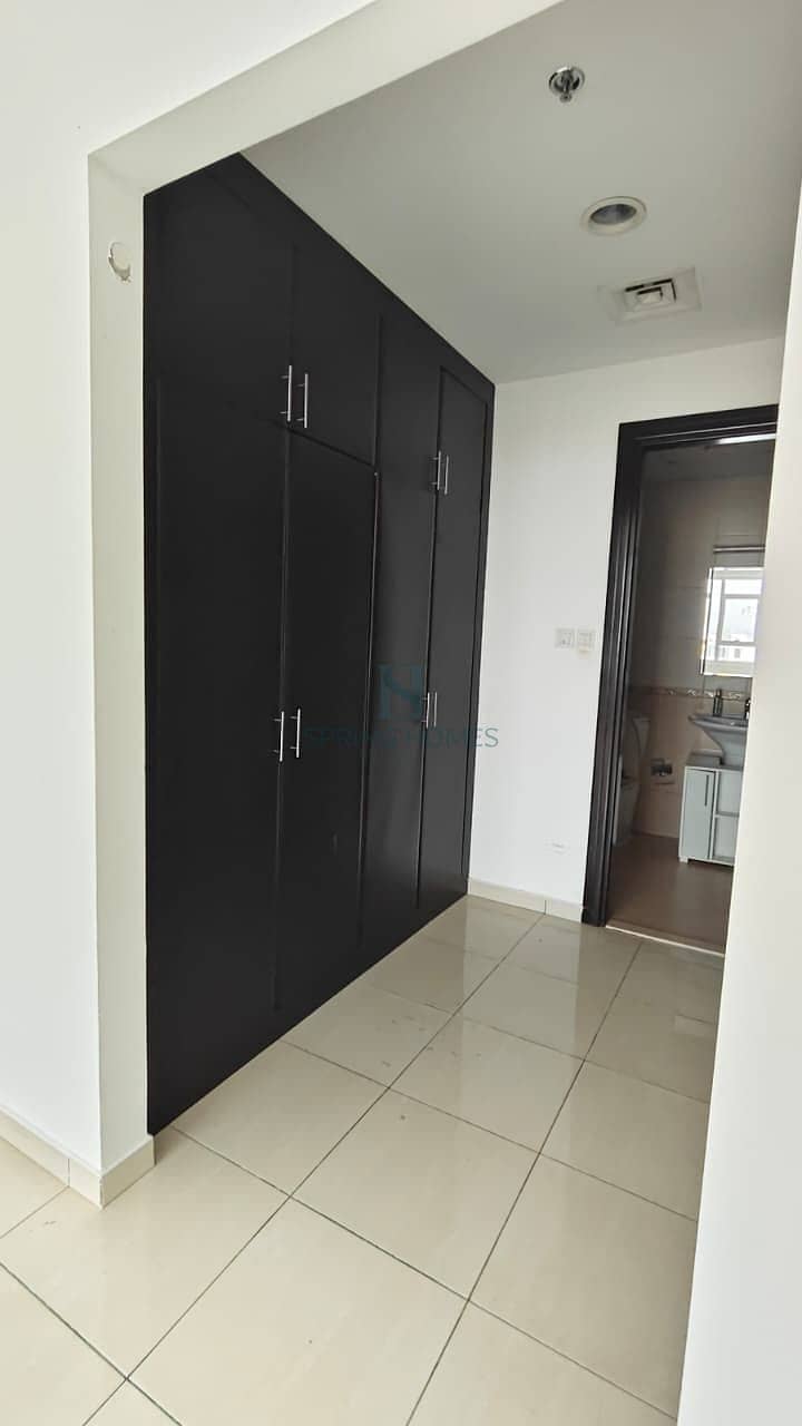 Spacious 1BR | Community View - Image 8