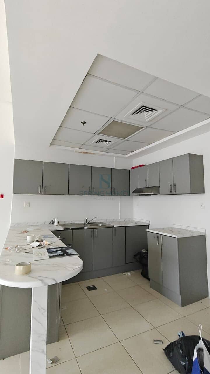 Spacious 1BR | Community View - Image 9