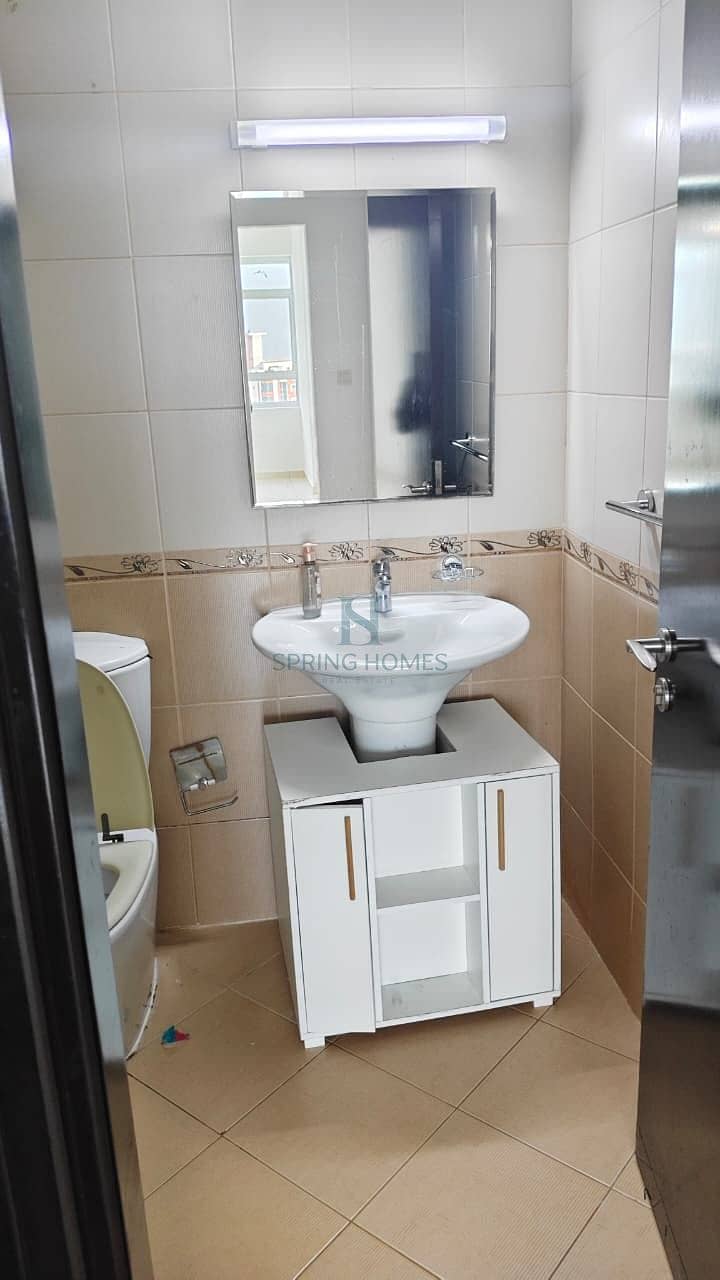 Spacious 1BR | Community View - Image 10