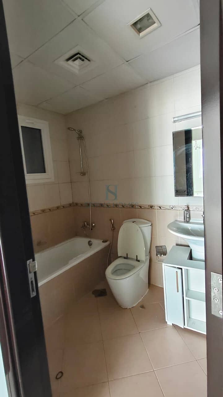 Spacious 1BR | Community View - Image 11