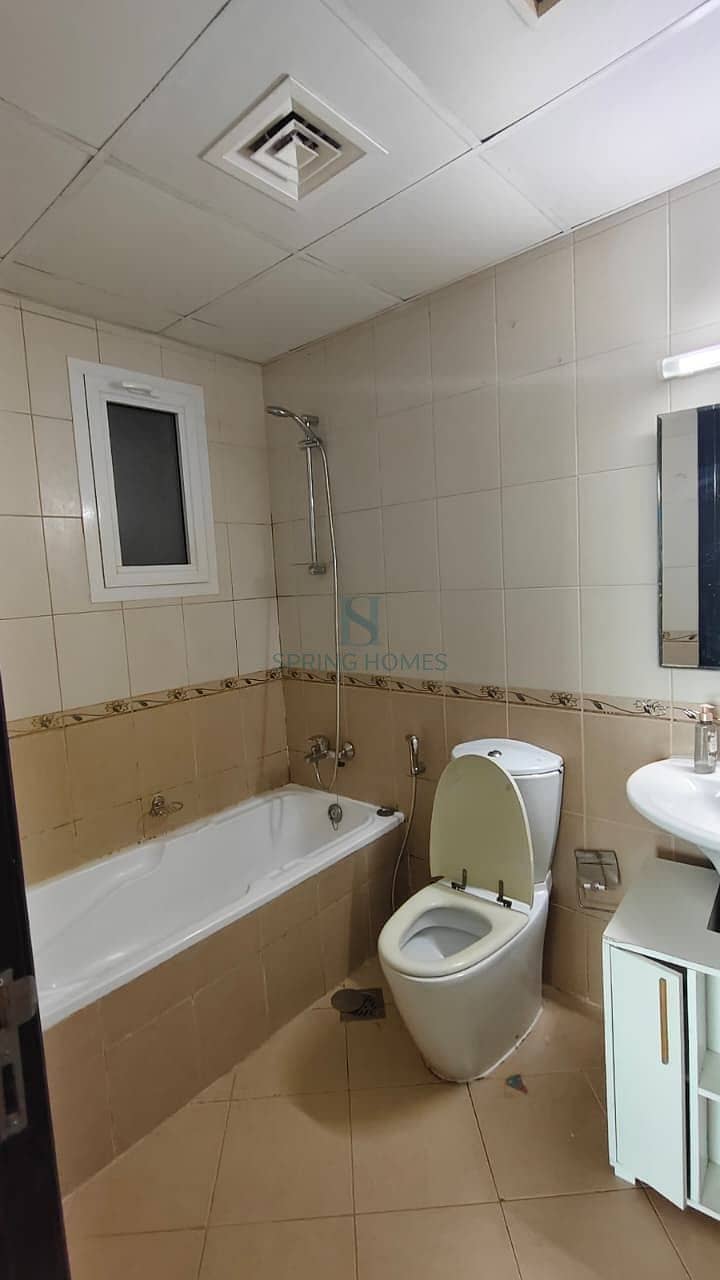 Spacious 1BR | Community View - Image 12