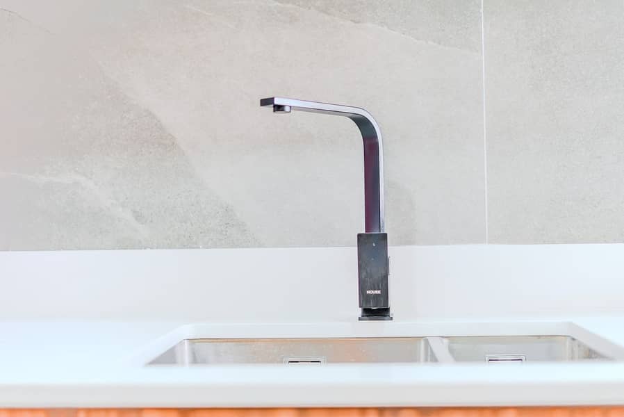 Family-Friendly 2BR Apartment with Amenities - Image 7