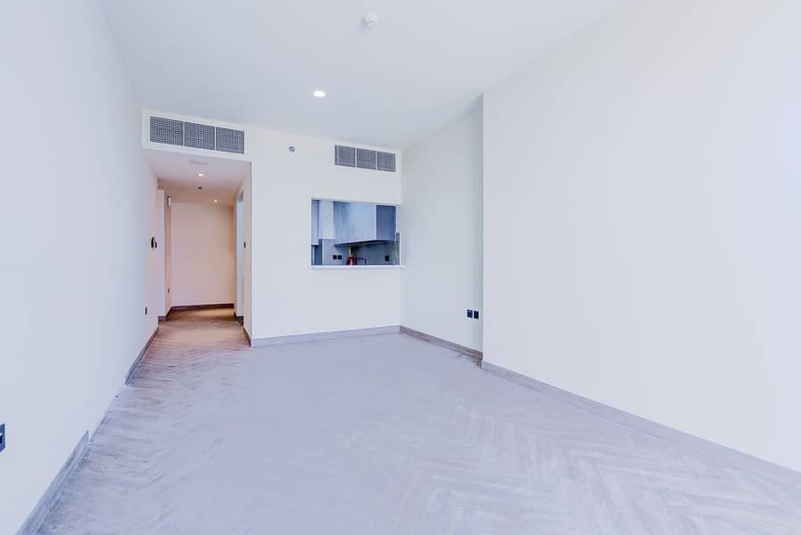 Family-Friendly 2BR Apartment with Amenities - Image 8