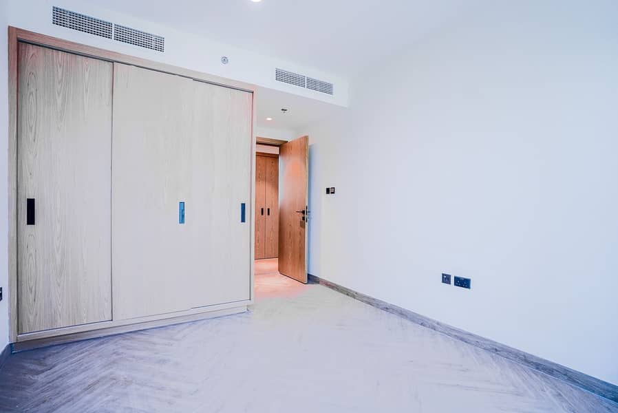 Family-Friendly 2BR Apartment with Amenities - Image 9