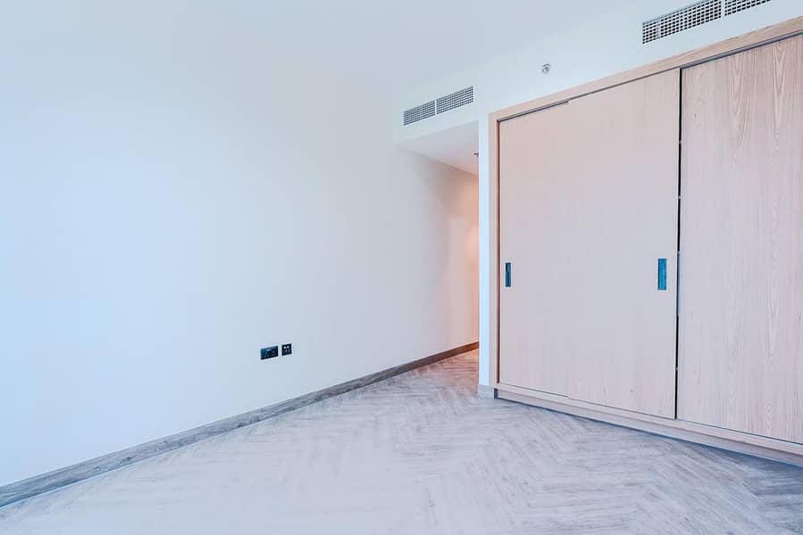 Family-Friendly 2BR Apartment with Amenities - Image 21