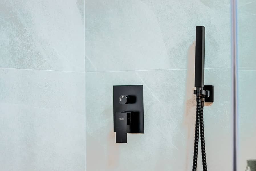 Family-Friendly 2BR Apartment with Amenities - Image 30